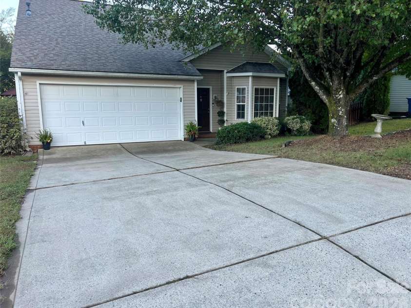 1969 8th Street Lane, Hickory, NC 28602.  MLS# CAR4431204, YatesRealty ID 55050. 