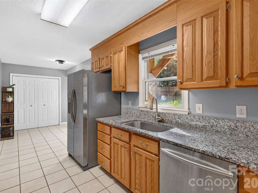 135 Rumple Hill Drive, Statesville, NC 28677.  MLS# CAR4431920, YatesRealty ID 55055. 