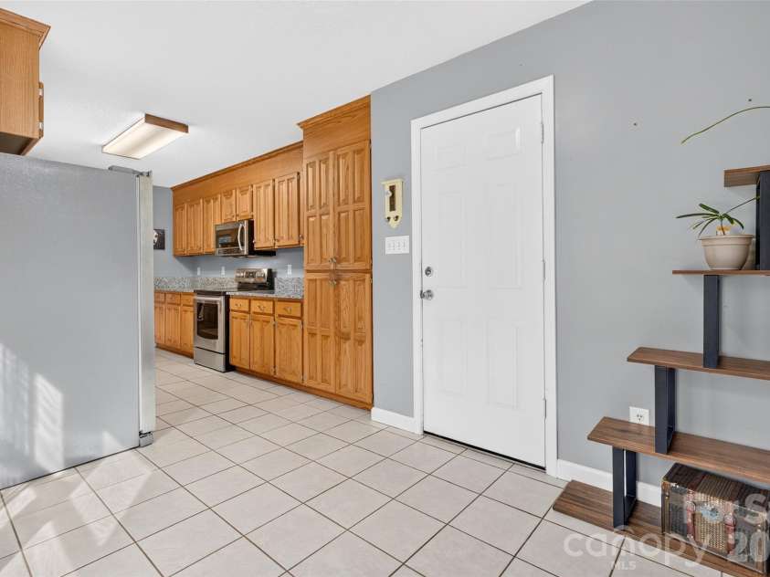 135 Rumple Hill Drive, Statesville, NC 28677.  MLS# CAR4431920, YatesRealty ID 55055. 