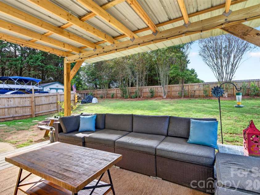 135 Rumple Hill Drive, Statesville, NC 28677.  MLS# CAR4431920, YatesRealty ID 55055. 