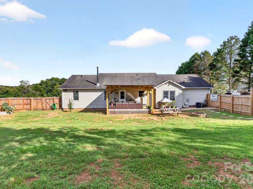 135 Rumple Hill Drive, Statesville, NC 28677.  MLS# CAR4431920, YatesRealty ID 55055. 