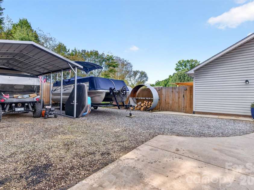 135 Rumple Hill Drive, Statesville, NC 28677.  MLS# CAR4431920, YatesRealty ID 55055. 