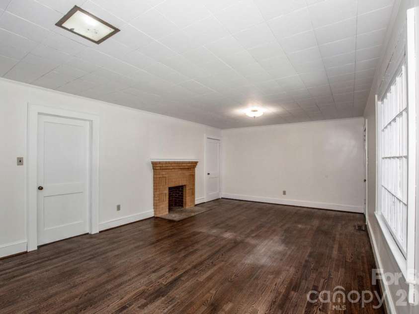 541 Walnut Street, Mooresville, NC 28115.  MLS# CAR4431916, YatesRealty ID 55057. 