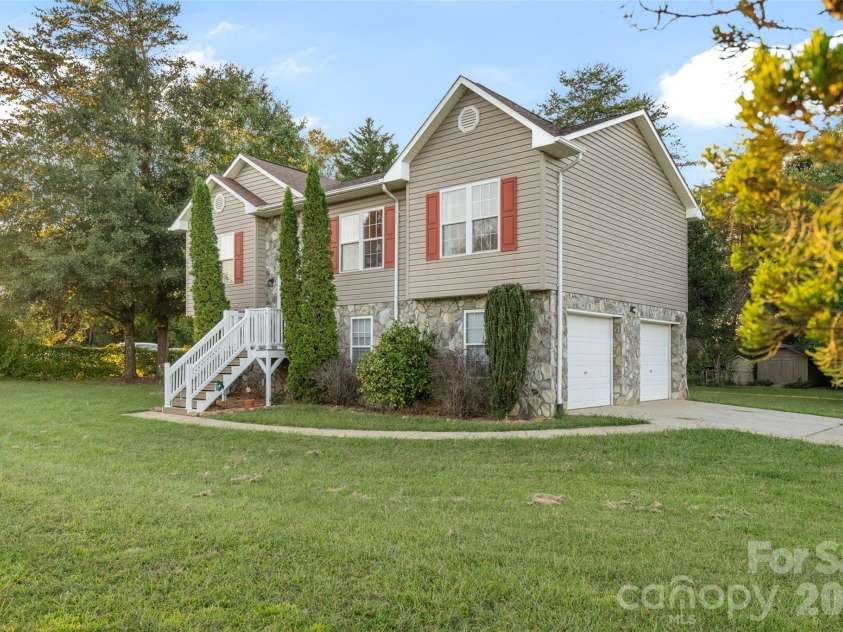 1500 Ivy Lane, Valdese, NC 28690.  MLS# CAR4430692, YatesRealty ID 55058. 