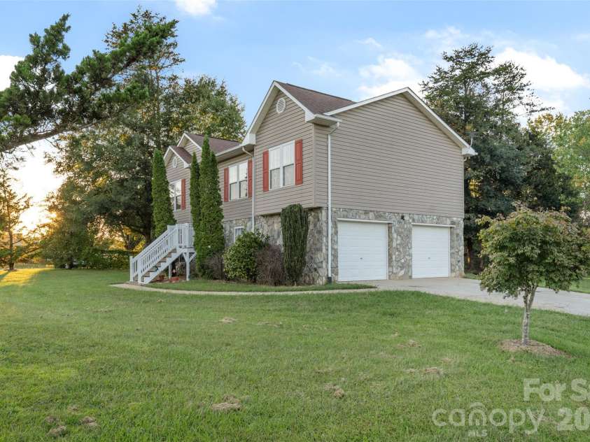 1500 Ivy Lane, Valdese, NC 28690.  MLS# CAR4430692, YatesRealty ID 55058. 