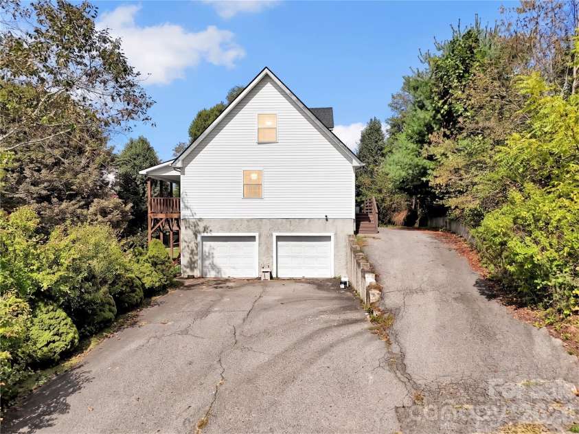 21 Eden Lane, Waynesville, NC 28785.  MLS# CAR4431720, YatesRealty ID 55067. 