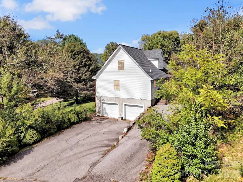 21 Eden Lane, Waynesville, NC 28785.  MLS# CAR4431720, YatesRealty ID 55067. 