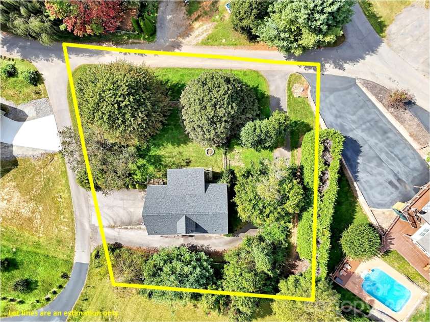 21 Eden Lane, Waynesville, NC 28785.  MLS# CAR4431720, YatesRealty ID 55067. 