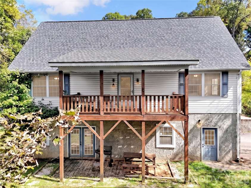 21 Eden Lane, Waynesville, NC 28785.  MLS# CAR4431720, YatesRealty ID 55067. 