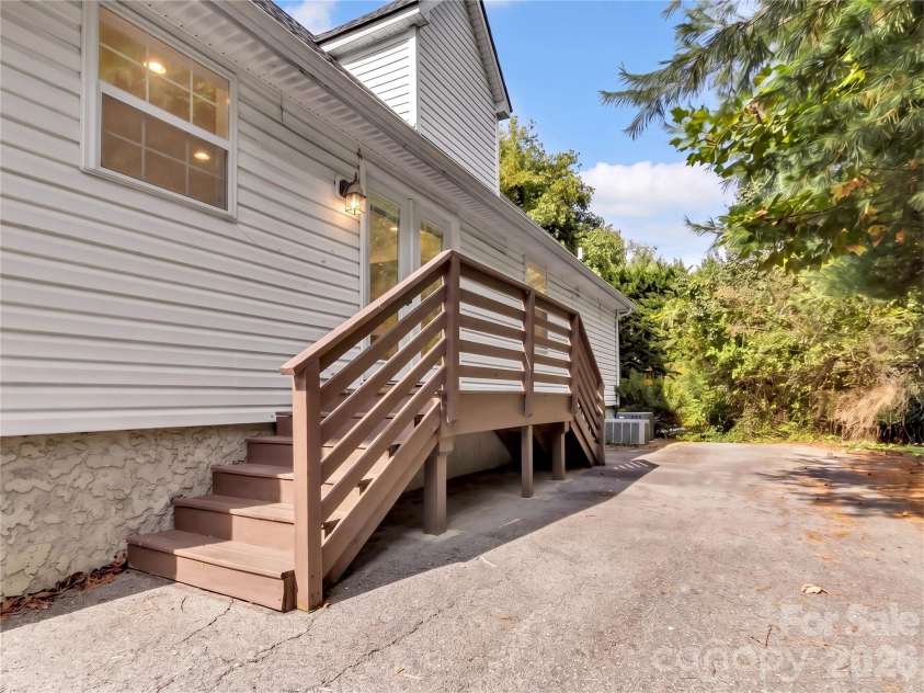 21 Eden Lane, Waynesville, NC 28785.  MLS# CAR4431720, YatesRealty ID 55067. Main Level Entry