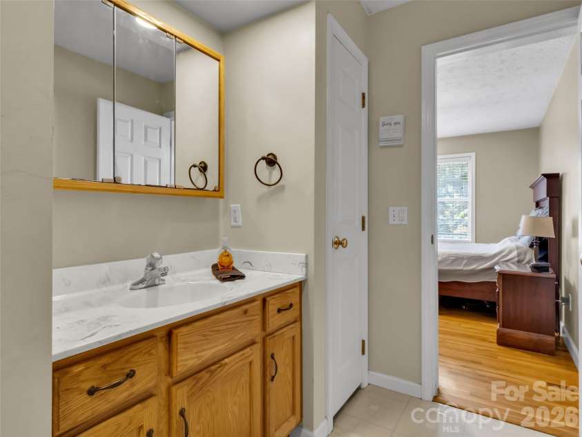 21 Eden Lane, Waynesville, NC 28785.  MLS# CAR4431720, YatesRealty ID 55067. Primary Bath