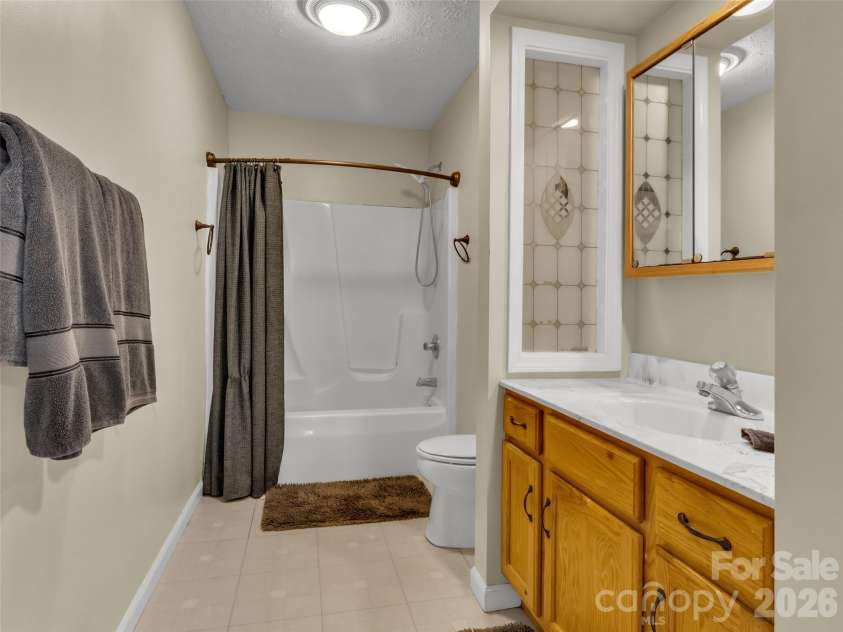 21 Eden Lane, Waynesville, NC 28785.  MLS# CAR4431720, YatesRealty ID 55067. Primary Bath
