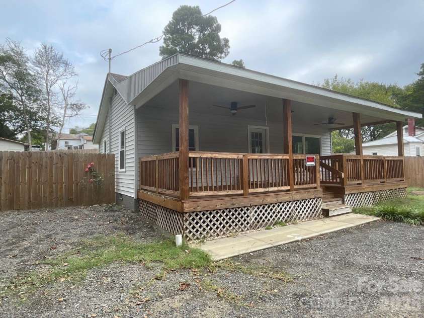 109 Walnut Avenue, Belmont, NC 28012.  MLS# CAR4431710, YatesRealty ID 55069. 