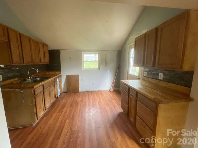 109 Walnut Avenue, Belmont, NC 28012.  MLS# CAR4431710, YatesRealty ID 55069. Kitchen
