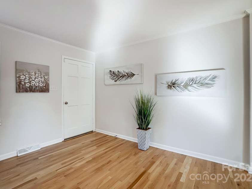 6101 Davidson Drive, Matthews, NC 28104.  MLS# CAR4207262, YatesRealty ID 5507. 