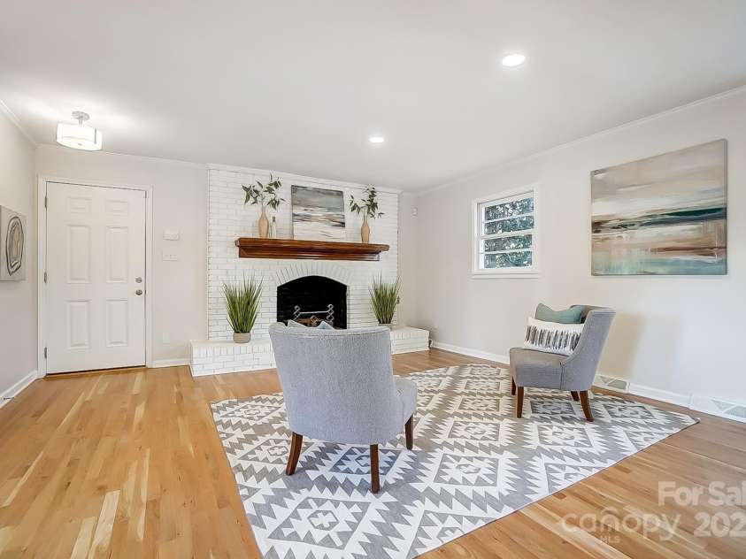 6101 Davidson Drive, Matthews, NC 28104.  MLS# CAR4207262, YatesRealty ID 5507. 