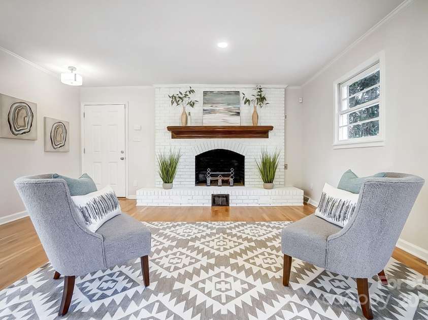 6101 Davidson Drive, Matthews, NC 28104.  MLS# CAR4207262, YatesRealty ID 5507. 