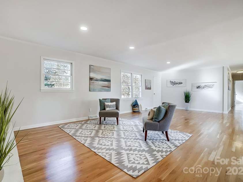 6101 Davidson Drive, Matthews, NC 28104.  MLS# CAR4207262, YatesRealty ID 5507. 