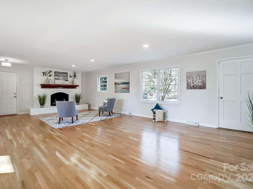 6101 Davidson Drive, Matthews, NC 28104.  MLS# CAR4207262, YatesRealty ID 5507. 