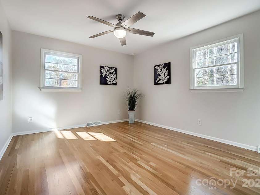 6101 Davidson Drive, Matthews, NC 28104.  MLS# CAR4207262, YatesRealty ID 5507. 