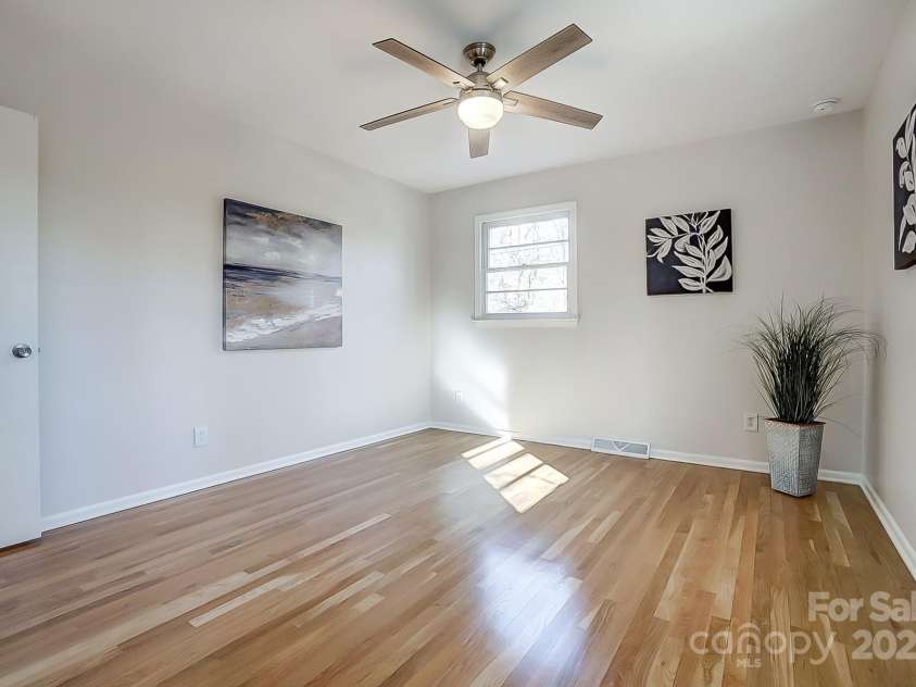 6101 Davidson Drive, Matthews, NC 28104.  MLS# CAR4207262, YatesRealty ID 5507. 