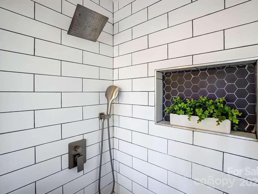 6101 Davidson Drive, Matthews, NC 28104.  MLS# CAR4207262, YatesRealty ID 5507. 