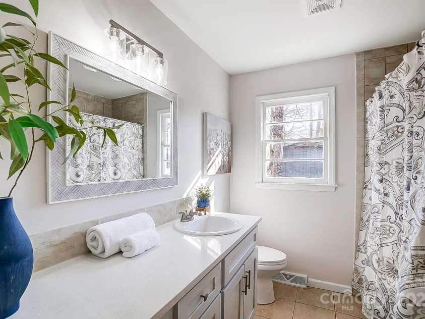 6101 Davidson Drive, Matthews, NC 28104.  MLS# CAR4207262, YatesRealty ID 5507. 