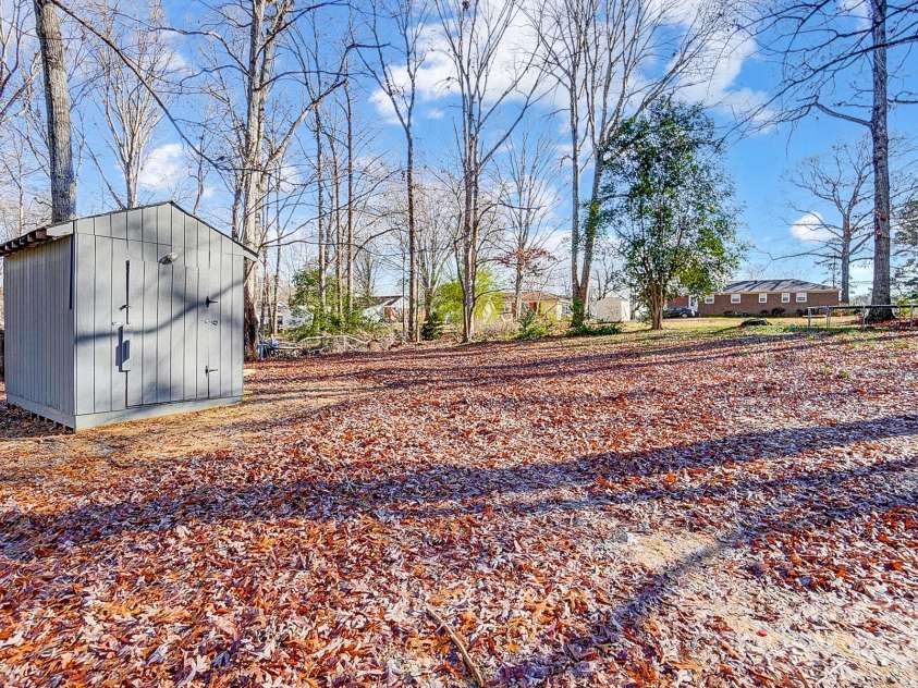 6101 Davidson Drive, Matthews, NC 28104.  MLS# CAR4207262, YatesRealty ID 5507. 