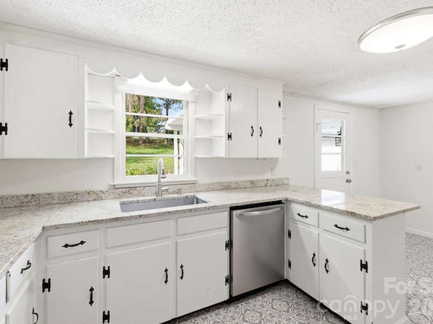 111 Sherwood Road, Swannanoa, NC 28778.  MLS# CAR4418228, YatesRealty ID 55071. 