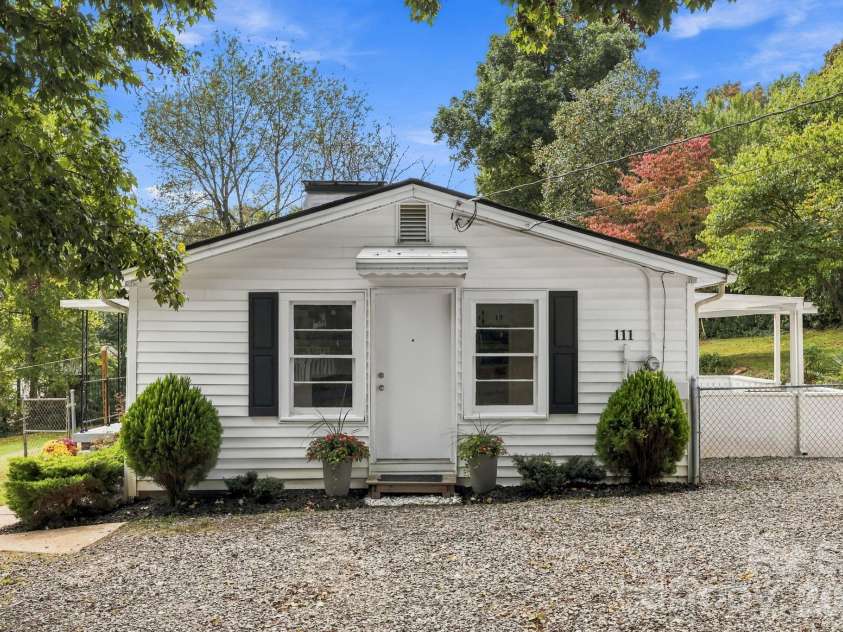 111 Sherwood Road, Swannanoa, NC 28778.  MLS# CAR4418228, YatesRealty ID 55071. 