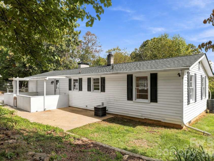111 Sherwood Road, Swannanoa, NC 28778.  MLS# CAR4418228, YatesRealty ID 55071. 