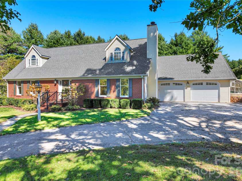 618 Windover Drive, Brevard, NC 28712.  MLS# CAR4425104, YatesRealty ID 55072. 