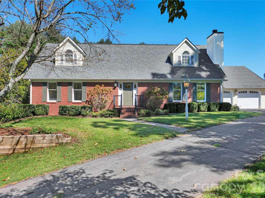 618 Windover Drive, Brevard, NC 28712.  MLS# CAR4425104, YatesRealty ID 55072. 