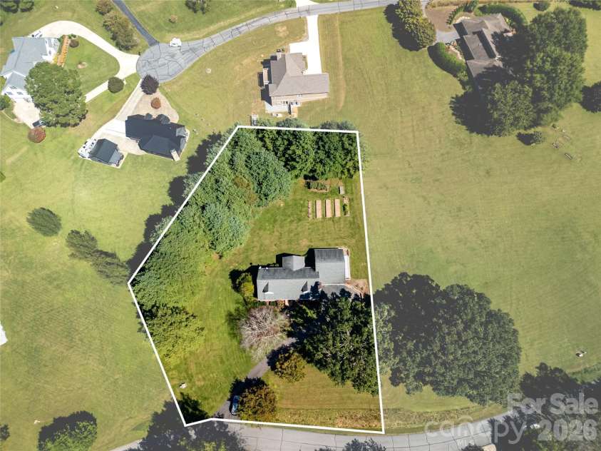 618 Windover Drive, Brevard, NC 28712.  MLS# CAR4425104, YatesRealty ID 55072. 
