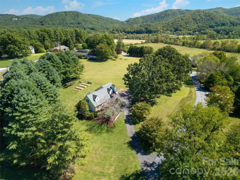 618 Windover Drive, Brevard, NC 28712.  MLS# CAR4425104, YatesRealty ID 55072. 