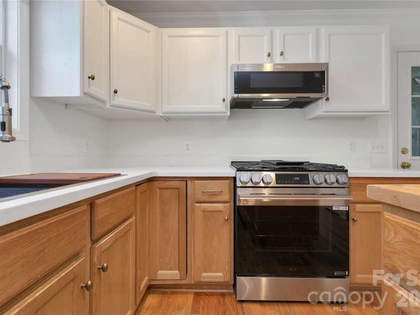 618 Windover Drive, Brevard, NC 28712.  MLS# CAR4425104, YatesRealty ID 55072. 