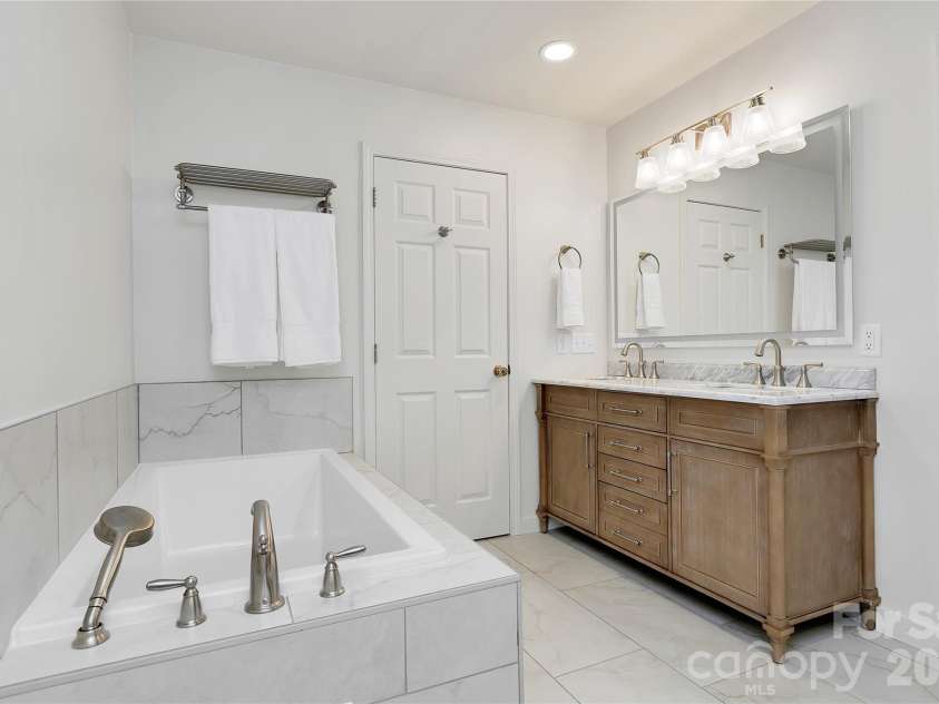 618 Windover Drive, Brevard, NC 28712.  MLS# CAR4425104, YatesRealty ID 55072. 
