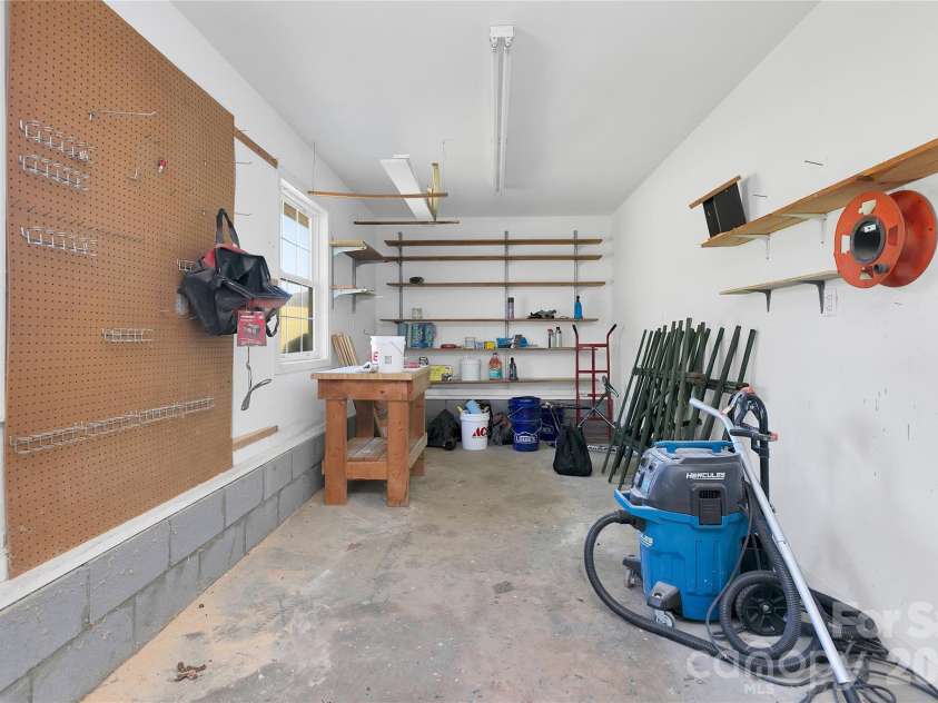 618 Windover Drive, Brevard, NC 28712.  MLS# CAR4425104, YatesRealty ID 55072. 