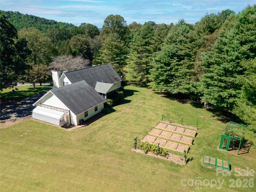 618 Windover Drive, Brevard, NC 28712.  MLS# CAR4425104, YatesRealty ID 55072. 