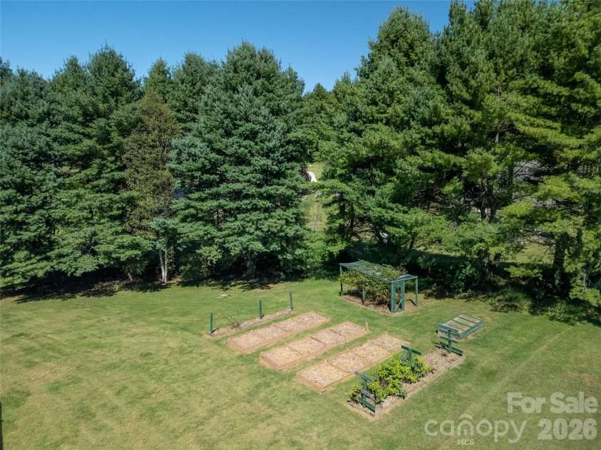 618 Windover Drive, Brevard, NC 28712.  MLS# CAR4425104, YatesRealty ID 55072. 