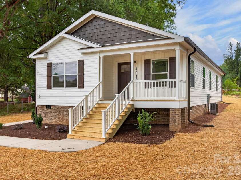 3898 Yarbrough Avenue, Winston Salem, NC 27106.  MLS# CAR4432082, YatesRealty ID 55073. 
