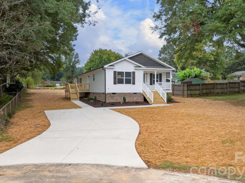 3898 Yarbrough Avenue, Winston Salem, NC 27106.  MLS# CAR4432082, YatesRealty ID 55073. 