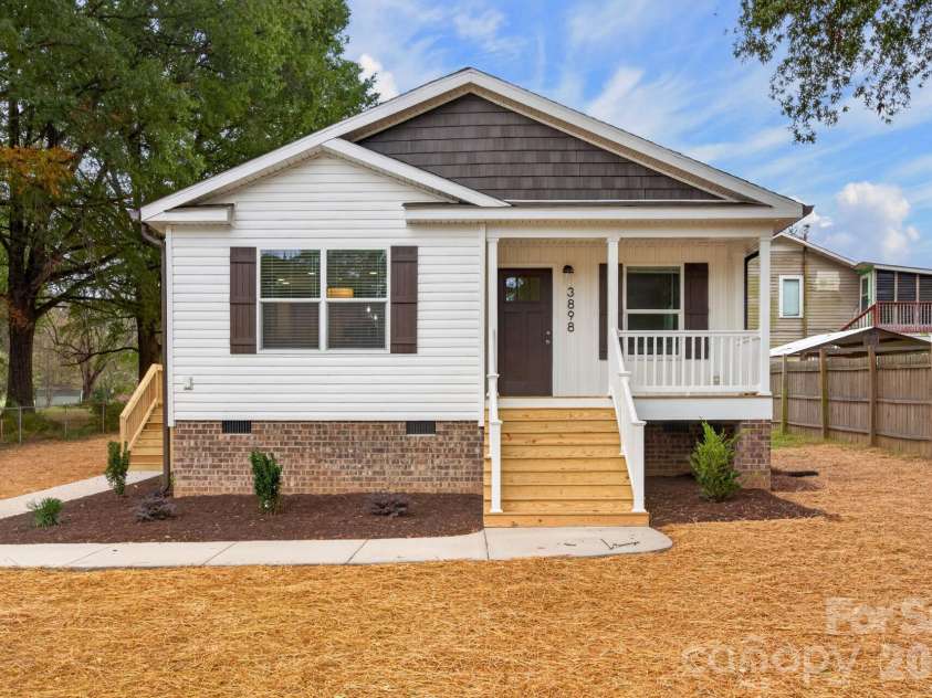 3898 Yarbrough Avenue, Winston Salem, NC 27106.  MLS# CAR4432082, YatesRealty ID 55073. 