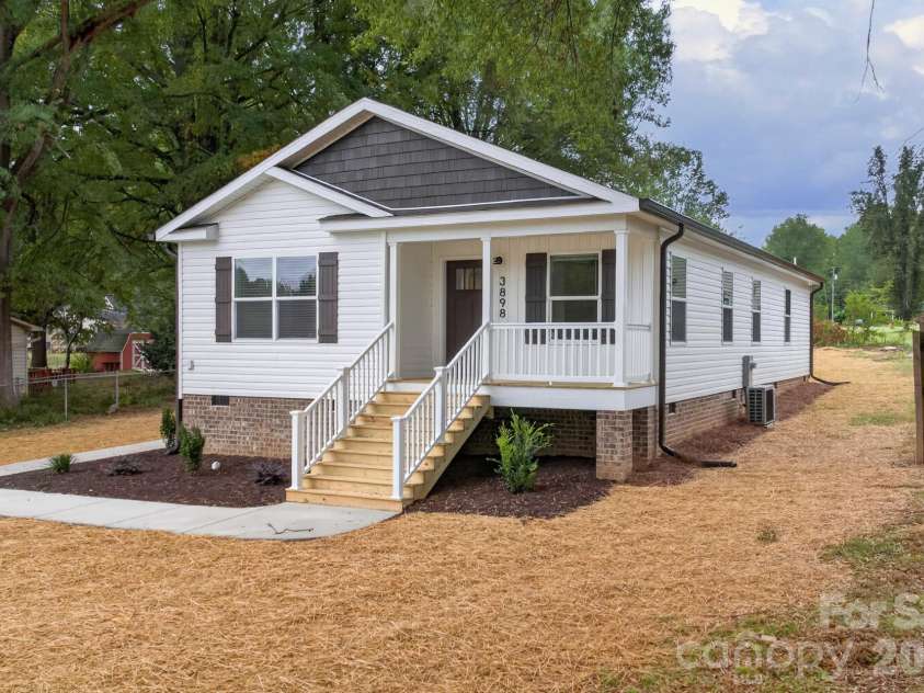 3898 Yarbrough Avenue, Winston Salem, NC 27106.  MLS# CAR4432082, YatesRealty ID 55073. 