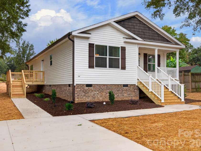 3898 Yarbrough Avenue, Winston Salem, NC 27106.  MLS# CAR4432082, YatesRealty ID 55073. 