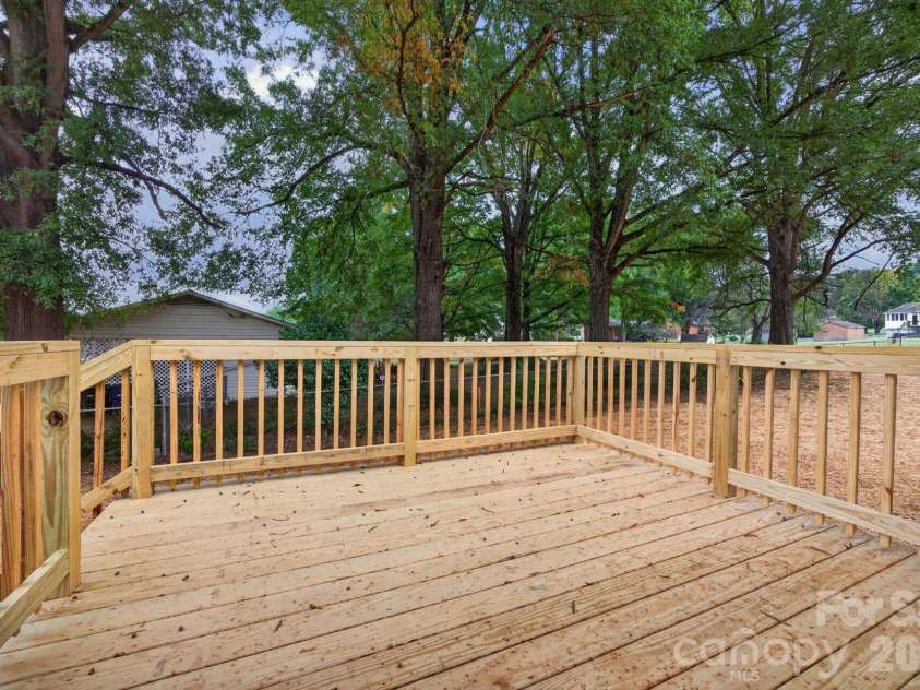 3898 Yarbrough Avenue, Winston Salem, NC 27106.  MLS# CAR4432082, YatesRealty ID 55073. 