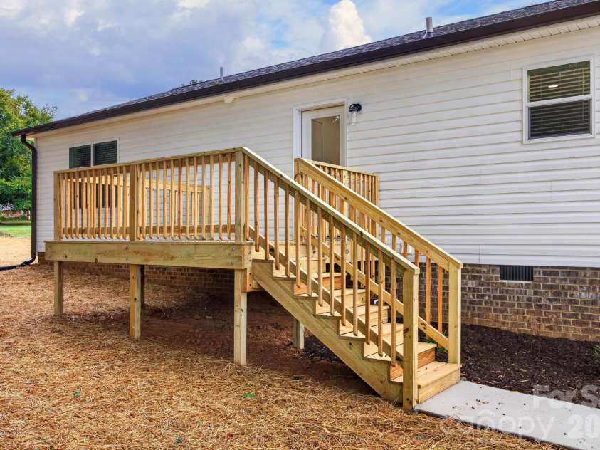 3898 Yarbrough Avenue, Winston Salem, NC 27106.  MLS# CAR4432082, YatesRealty ID 55073. 