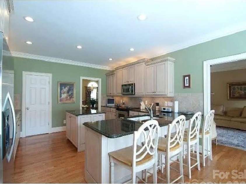 122 Upper Oak Drive, Statesville, NC 28625.  MLS# CAR4423893, YatesRealty ID 55076. 