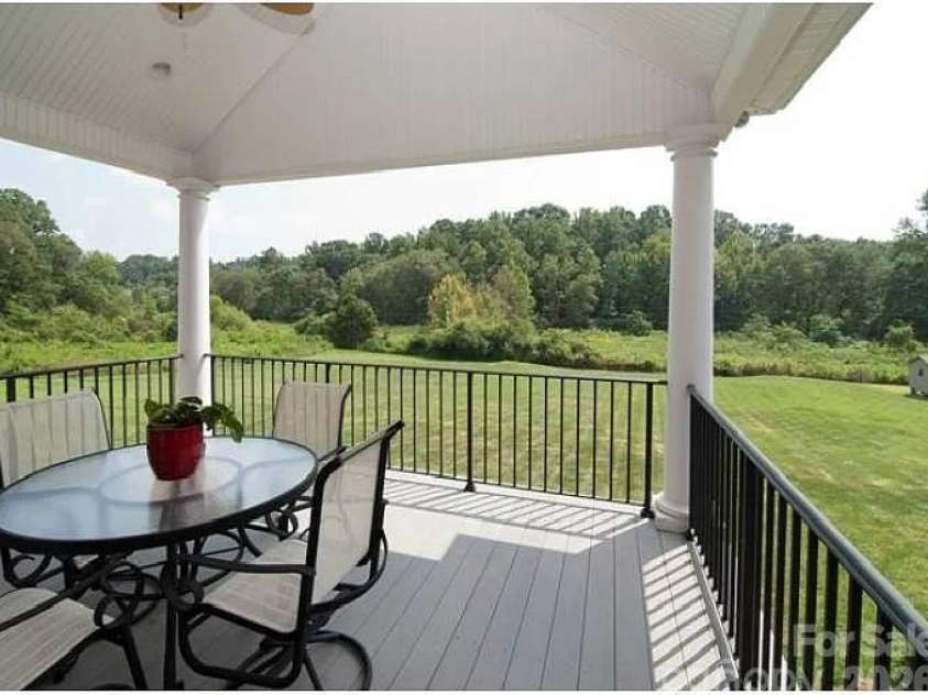 122 Upper Oak Drive, Statesville, NC 28625.  MLS# CAR4423893, YatesRealty ID 55076. 