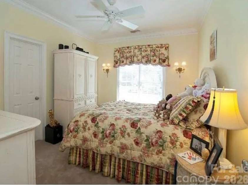122 Upper Oak Drive, Statesville, NC 28625.  MLS# CAR4423893, YatesRealty ID 55076. 
